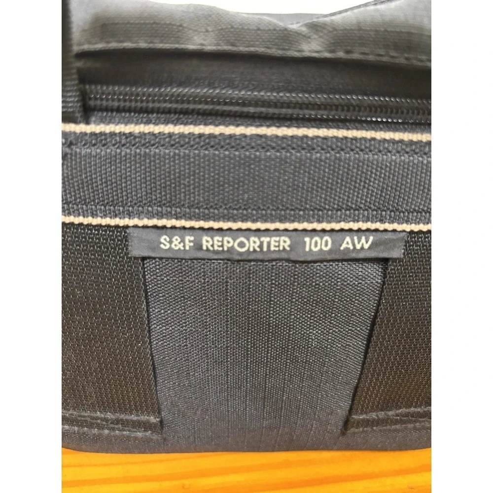 Lowepro Street & Field Reporter 100 AW Soft Camera Case with Adjustable Strap